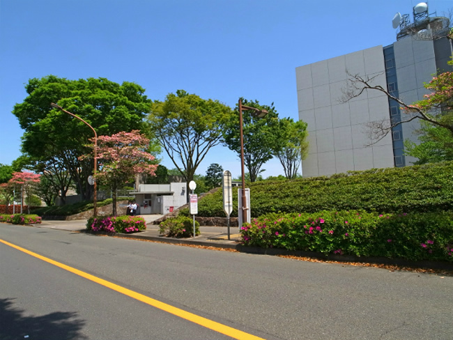 警察大学校の停留所(改正前に撮影)