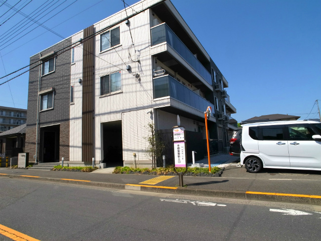 多磨霊園駅入口の停留所(改正前に撮影)