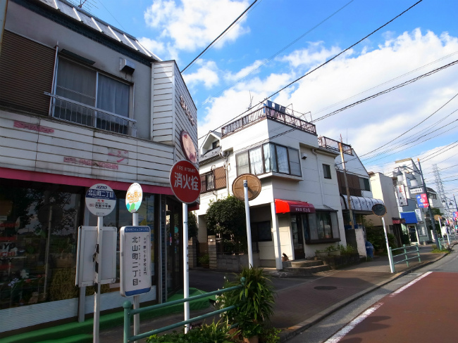 北山町二丁目の停留所（改正前に撮影）