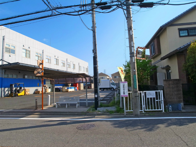日新町五丁目西の停留所（改正前に撮影）