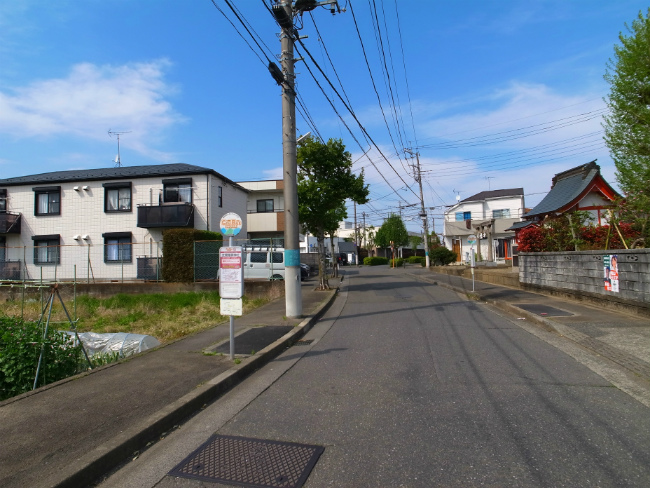 芝間稲荷神社の停留所（改正前に撮影）