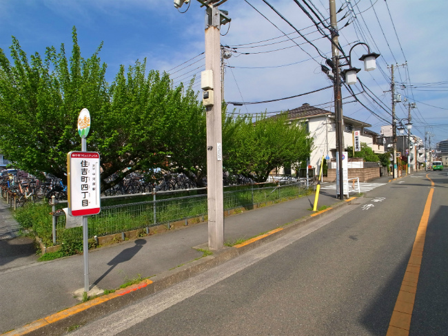 住吉町四丁目の停留所（改正前に撮影）
