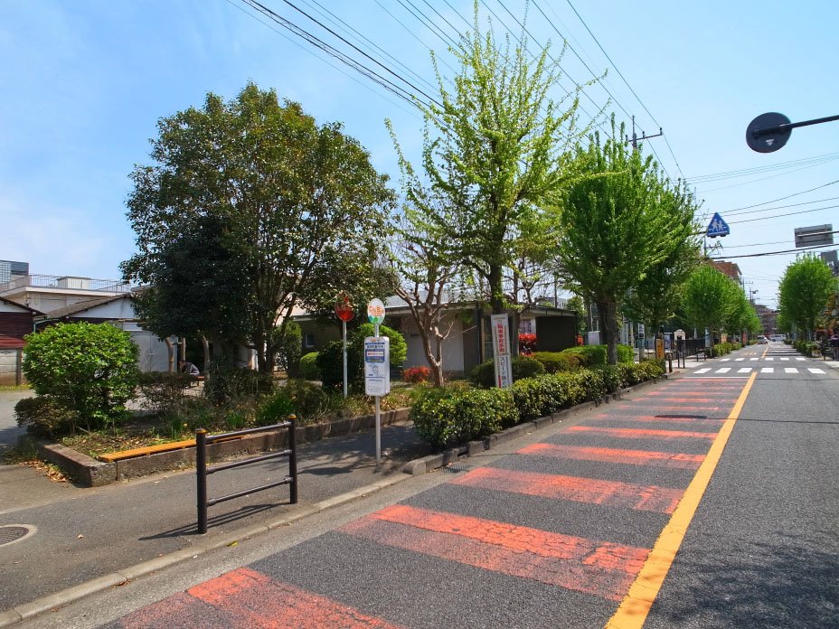 美好町通り中央の停留所（上り）