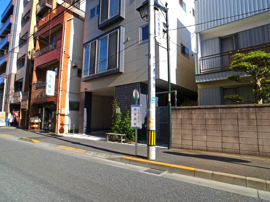 市役所西の停留所（下り）