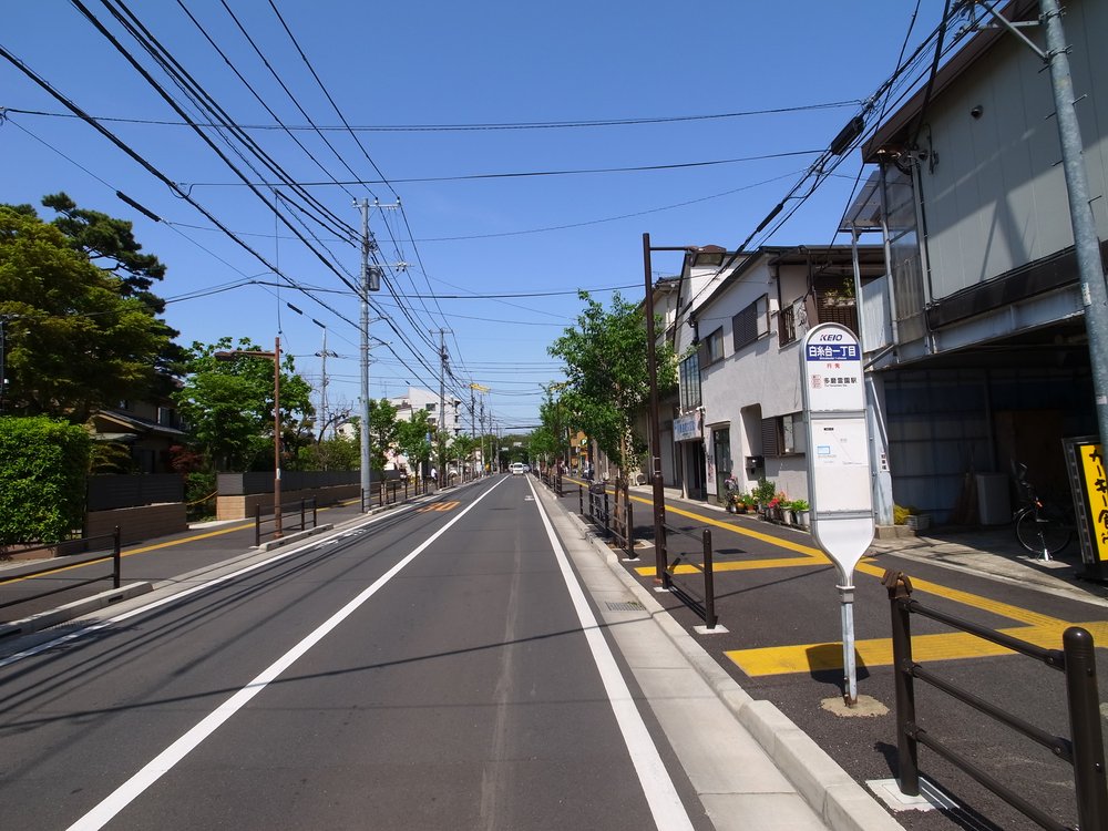 白糸台一丁目の停留所（多磨霊園駅行き）
